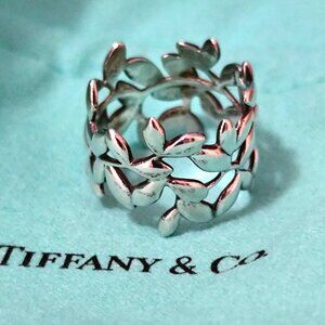 Authentic! Tiffany & co Paloma Picasso olive leaf ring